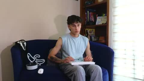 Derek online show from June 21, 9:10 pm