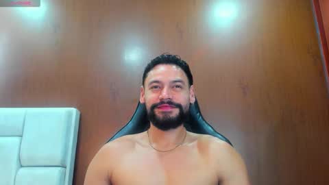 DerryBigger CM online show from November 12, 6:43 pm