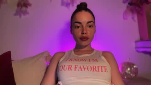 Petitee Desiree online show from April 23, 8:10 pm