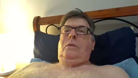 Desmon1958 online show from April 1, 6:49 pm