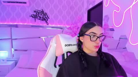 DevoraCook online show from November 18, 3:15 pm