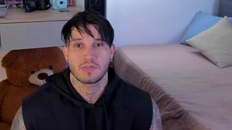 JULIAN online show from April 5, 9:34 pm