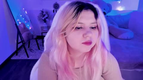 Dia online show from April 12, 8:02 pm