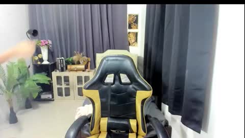 Snapshot of diana_victoria chatting on October 6, 6:42 am diana_victoria online show from October 6, 6:42 am