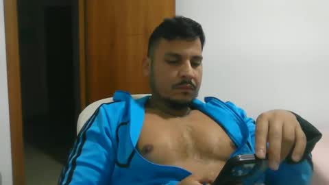 Snapshot of diangohetero21cm chatting on December 7, 8:11 pm diangohetero21cm online show from December 7, 8:11 pm