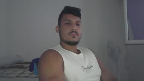 Snapshot of diangohetero21cm chatting on October 14, 3:59 pm diangohetero21cm online show from October 14, 3:59 pm