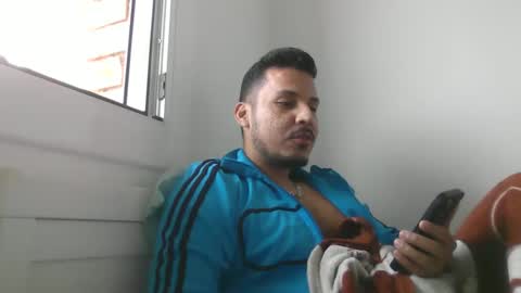Snapshot of diangohetero21cm chatting on February 20, 3:30 pm diangohetero21cm online show from February 20, 3:30 pm