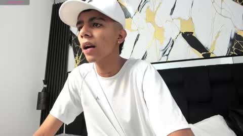 dikey_18 online show from January 11, 11:13 pm