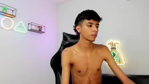 dikey_18 online show from March 11, 8:52 am