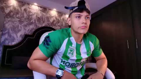 dilanmiller_ online show from June 8, 3:02 pm