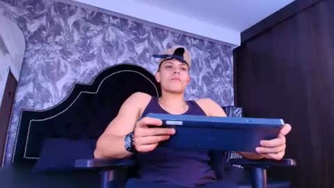 dilanmiller_ online show from June 9, 7:57 pm