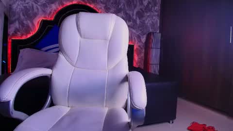 dilanmiller_ online show from July 25, 6:39 pm