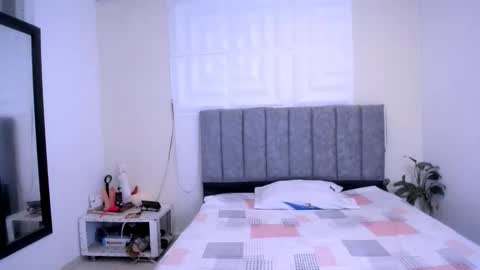 DINA online show from February 21, 7:06 pm