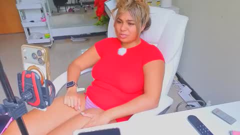 diosadeluniverso_ online show from April 12, 5:39 pm