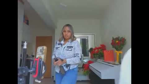 diosadeluniverso_ online show from March 18, 6:03 pm