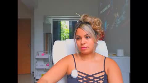 diosadeluniverso_ online show from March 29, 4:41 pm