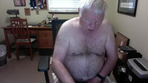 dirtrider195080438 online show from June 12, 1:32 pm