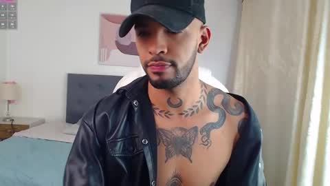 I just want to be happy online show from December 10, 10:49 am