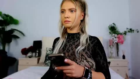 Chloe online show from September 29, 9:08 am