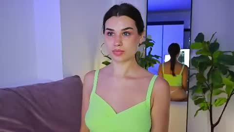 Tia online show from July 15, 8:57 pm