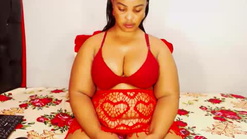 divinebooty93 online show from December 15, 7:15 am