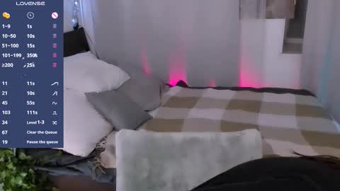 dixipixi_ online show from September 18, 7:45 am