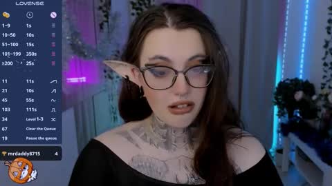 dixipixi_ online show from December 21, 5:47 am