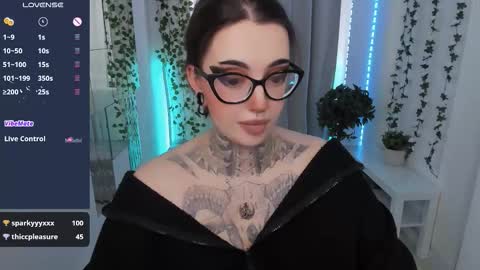 dixipixi_ online show from March 12, 6:50 am