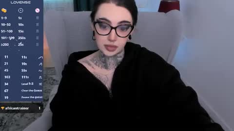 dixipixi_ online show from June 13, 7:41 am