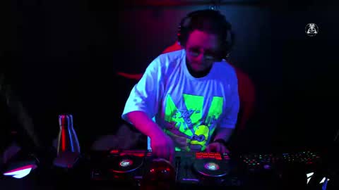 Adrian Arturo online show from March 9, 1:04 am