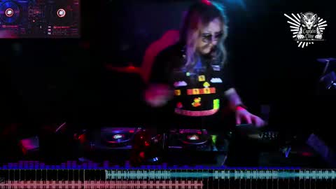 Adrian Arturo online show from February 23, 2:29 am