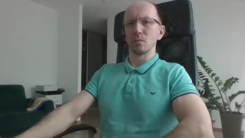 djentlemen1 online show from April 16, 7:08 am