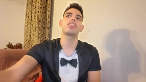 Snapshot of djonson_ chatting on October 23, 11:16 pm Djonson online show from October 23, 11:16 pm