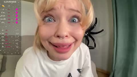 Snapshot of doll_from_venus chatting on November 1, 3:44 pm Dorothy Mayfield online show from November 1, 3:44 pm