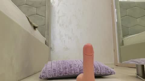 Lexi online show from December 4, 2:20 pm