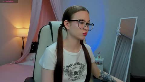 Snapshot of dolly_gleam chatting on September 21, 2:04 am Dolly online show from September 21, 2:04 am