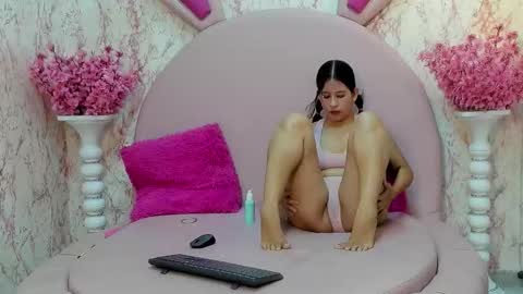 Dollyboobsy  online show from March 8, 1:37 pm