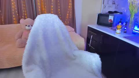 Snapshot of dollyiaa chatting on March 7, 8:56 am Dollya online show from March 7, 8:56 am