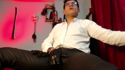 Snapshot of dom2travelers_sm chatting on September 9, 3:56 pm Diego Castell online show from September 9, 3:56 pm