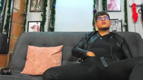 Snapshot of dom2travelers_sm chatting on January 5, 9:36 pm Diego Castell online show from January 5, 9:36 pm