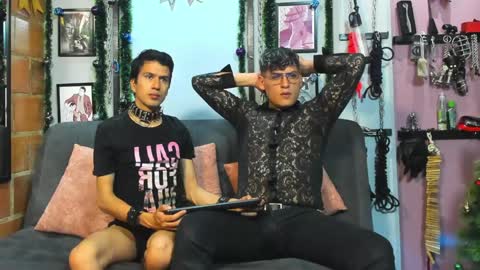 Snapshot of dom2travelers_sm chatting on December 29, 9:52 pm Diego Castell online show from December 29, 9:52 pm