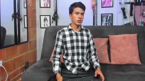 Snapshot of dom2travelers_sm chatting on February 16, 11:49 am Diego Castell online show from February 16, 11:49 am