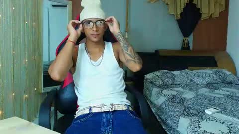 dominic_smith_ online show from June 18, 4:29 am