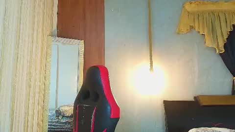 dominic_smith_ online show from June 27, 3:23 am