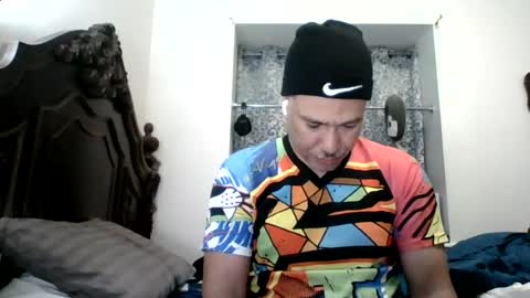 luis online show from June 24, 11:01 pm