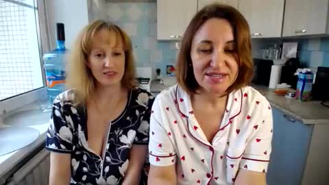 Snapshot of donnalimadonna chatting on October 21, 7:24 am Tatiana 43 curvy sexy body and Joanna redhead 39 years online show from October 21, 7:24 am