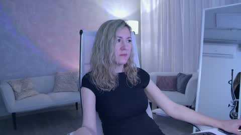 Donna online show from March 31, 7:25 pm