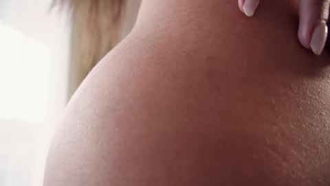 Donatella online show from April 8, 12:30 pm