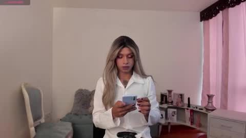 Snapshot of dorian_lev chatting on March 3, 1:34 pm Nicolle online show from March 3, 1:34 pm