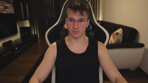 Dorian Reyes online show from January 7, 12:15 am